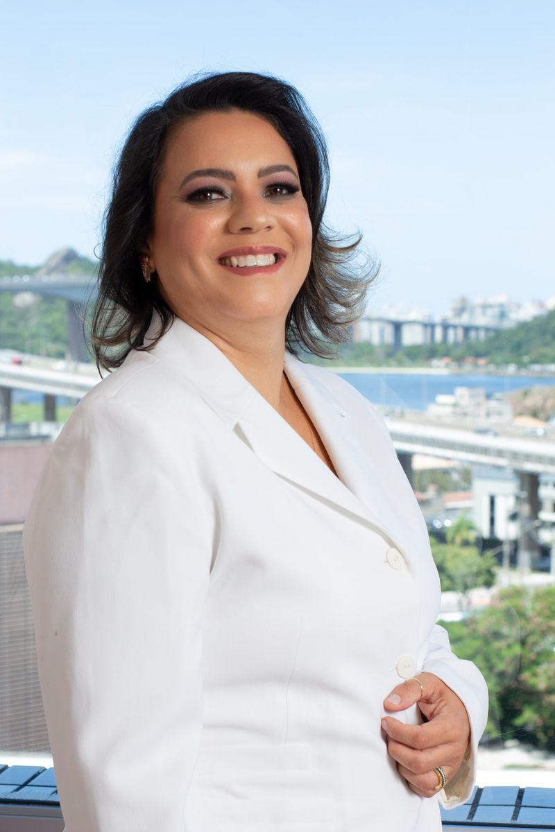 Dra. Letícia Rizzo, especialista em transplante capilar em Vitória-ES