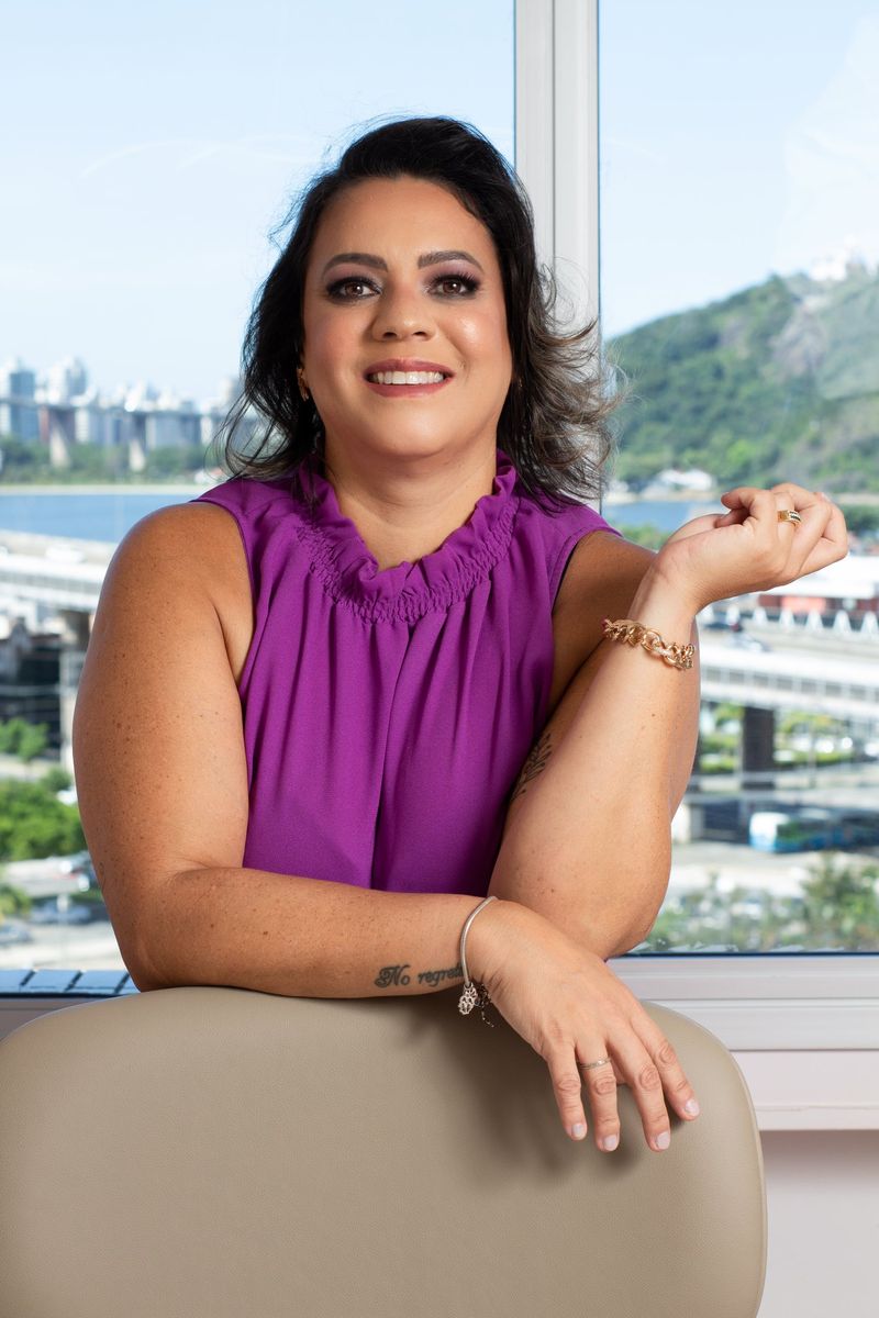 Dra. Letícia Rizzo, médica especialista em transplante capilar, em Vitória-ES